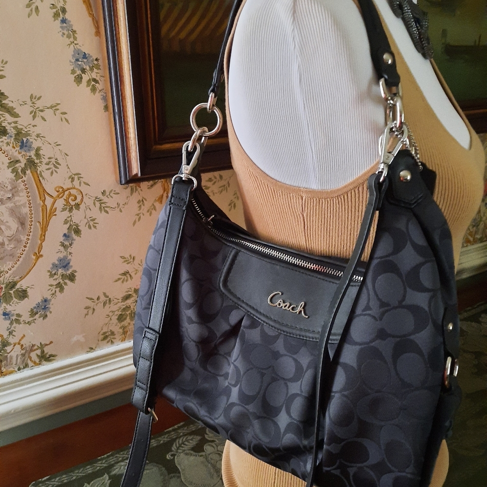 COACH ASHLEY SIGNATURE HOBO SHOULDER BAG~~